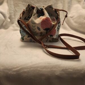 Floral Tapestry Drawstring Crossbody Bag in Cream and Pink